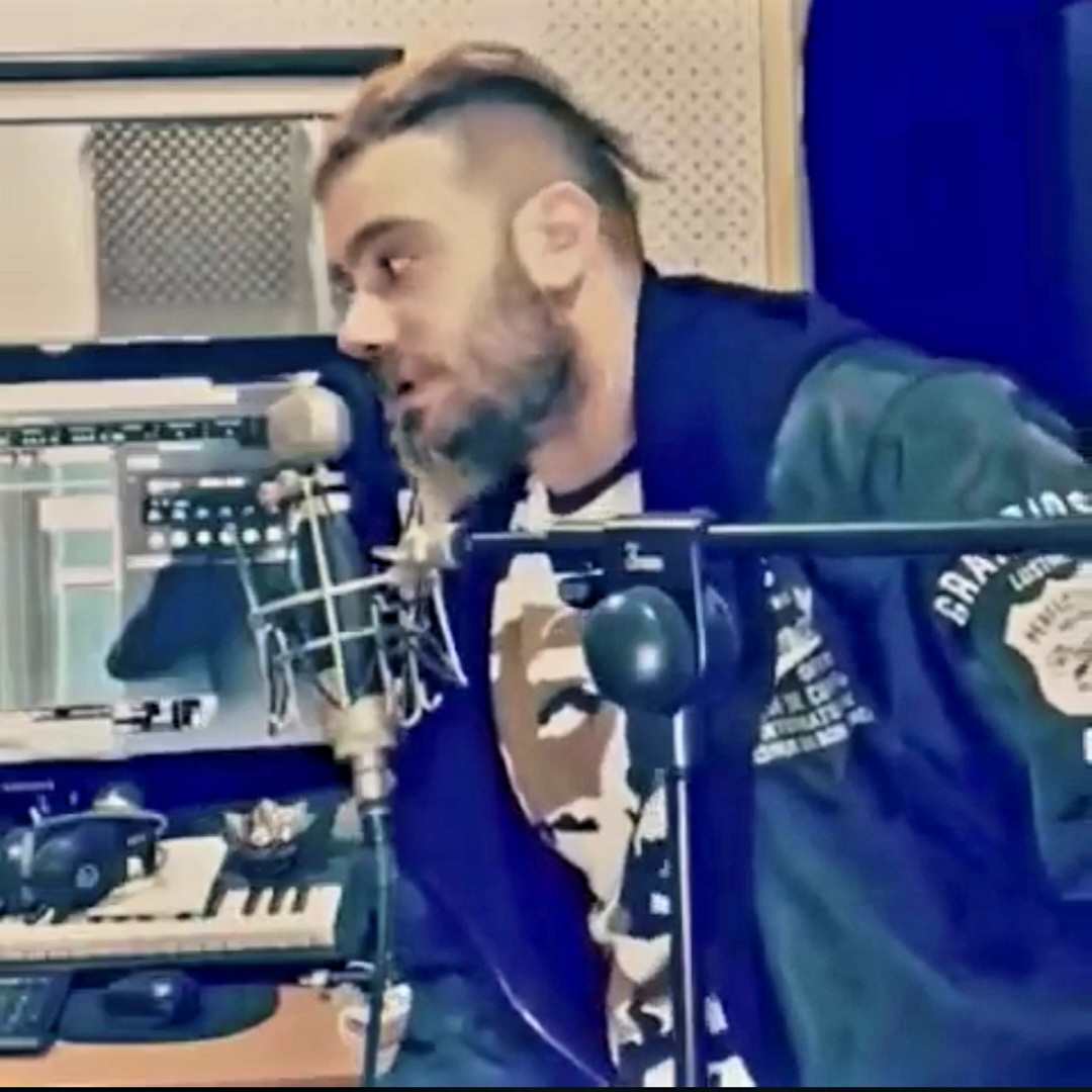 آهنگ جدید علی دقان جذابی والا به ظاهر اینه داستان